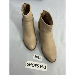 Womans White Mountain Size 9.5 M Beige Zip Blockmheel Ankle Boots